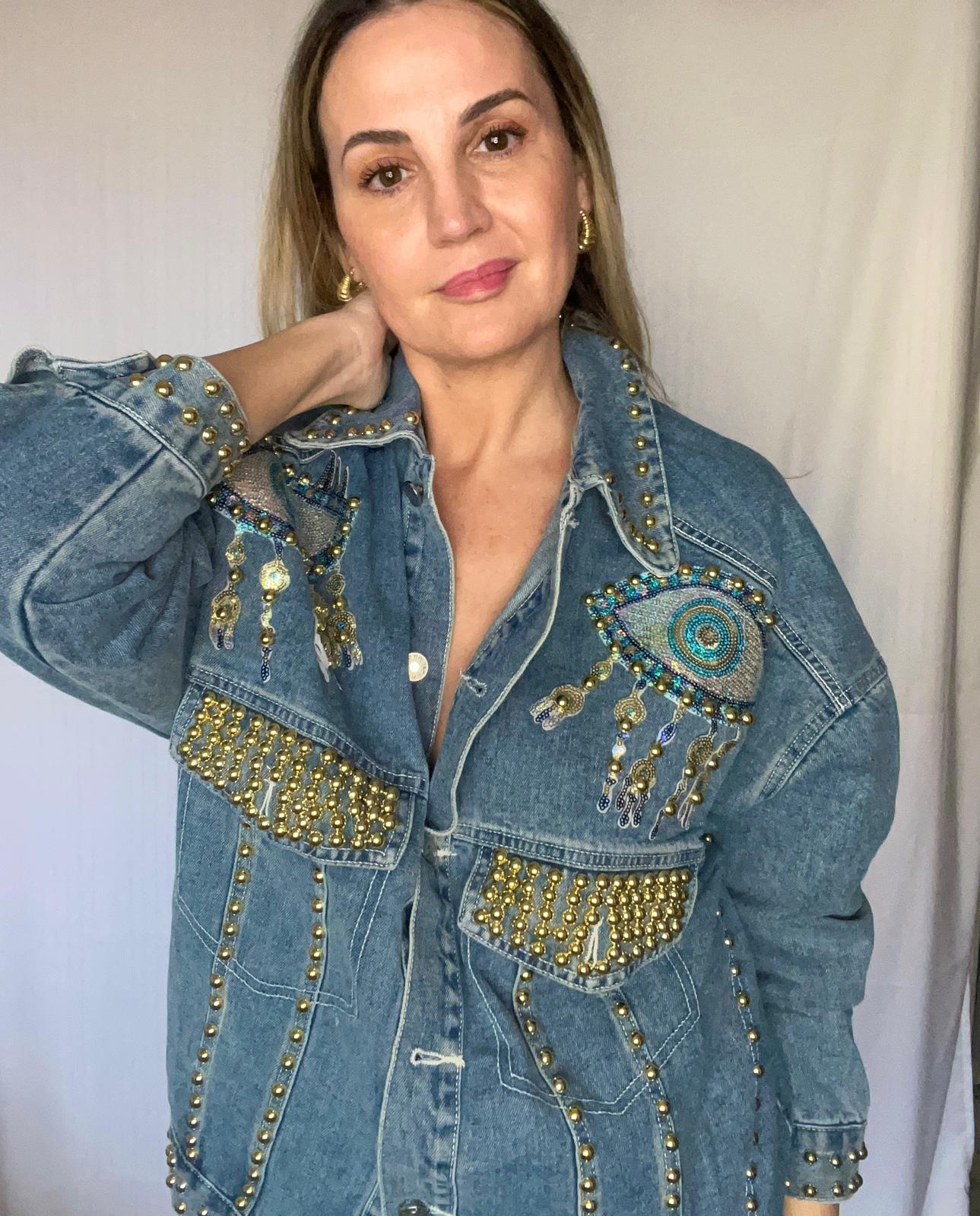 Cazadora Denim con Tachuelas – Estilo Rock y Boho para Mujer