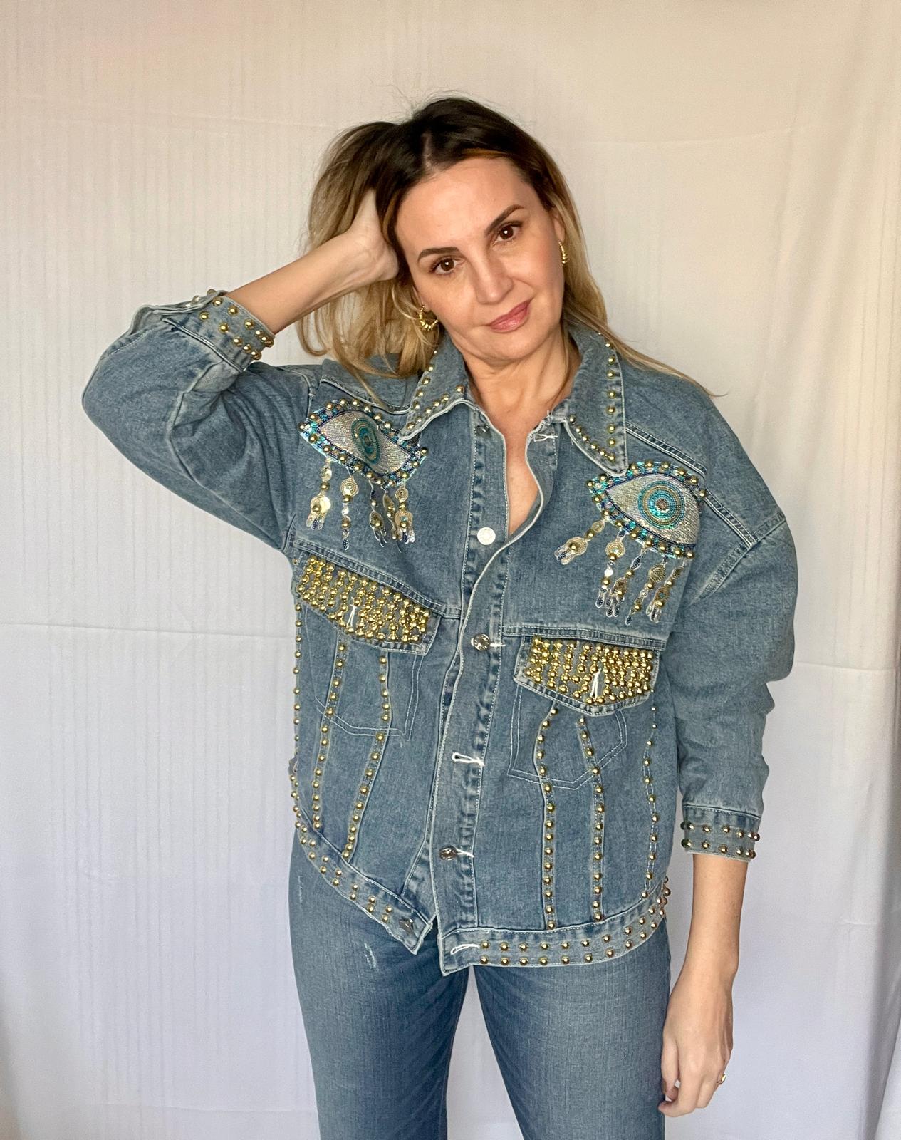 Cazadora Denim con Tachuelas – Estilo Rock y Boho para Mujer