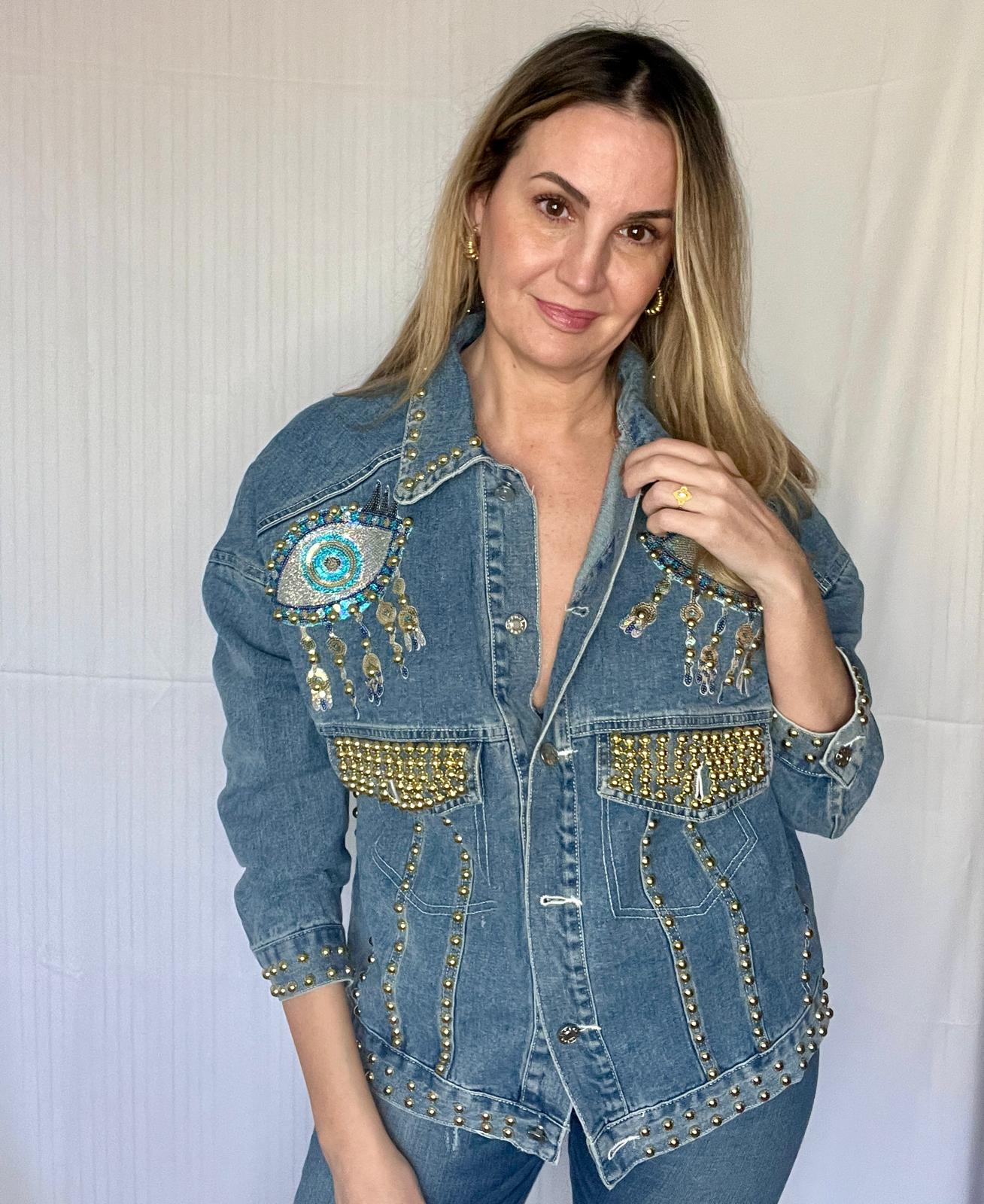 Cazadora Denim con Tachuelas – Estilo Rock y Boho para Mujer