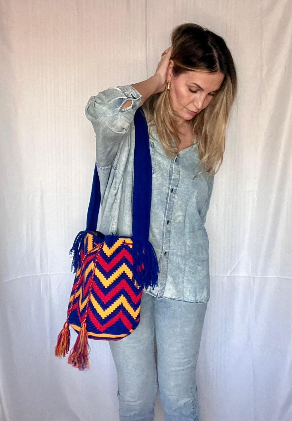 Bolso Wayúu Azul y Amarillo – Hecho a Mano en Colombia – Estilo Boho Artesanal