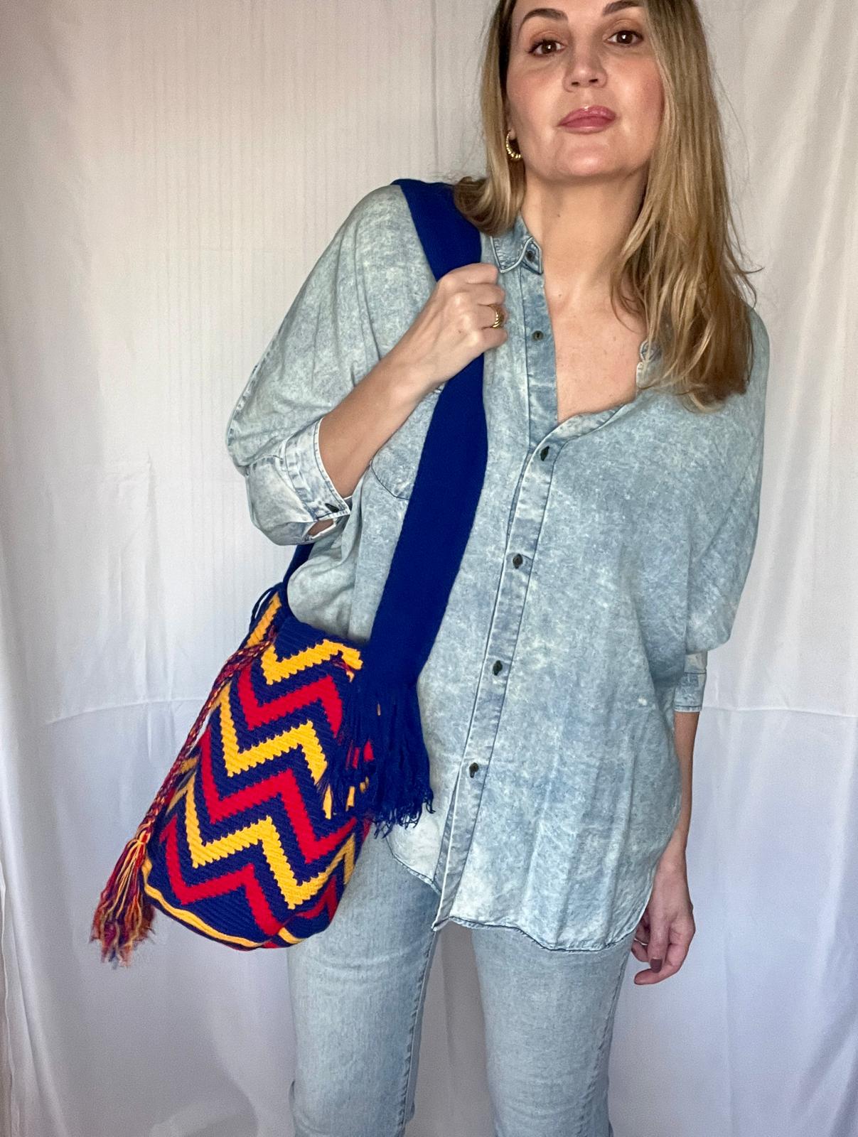 Bolso Wayúu Azul y Amarillo – Hecho a Mano en Colombia – Estilo Boho Artesanal