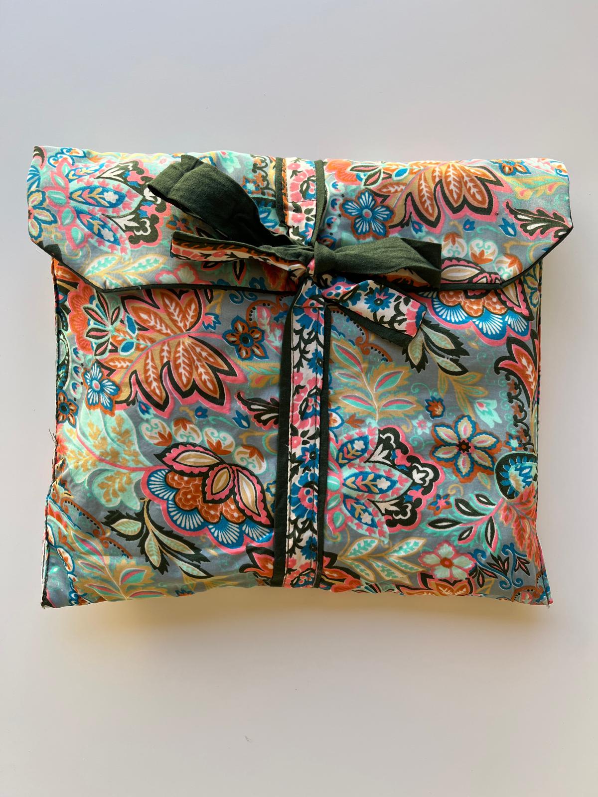 Pijama Largo de Seda BLOOM con Estampado Floral – Hecho a Mano en la India