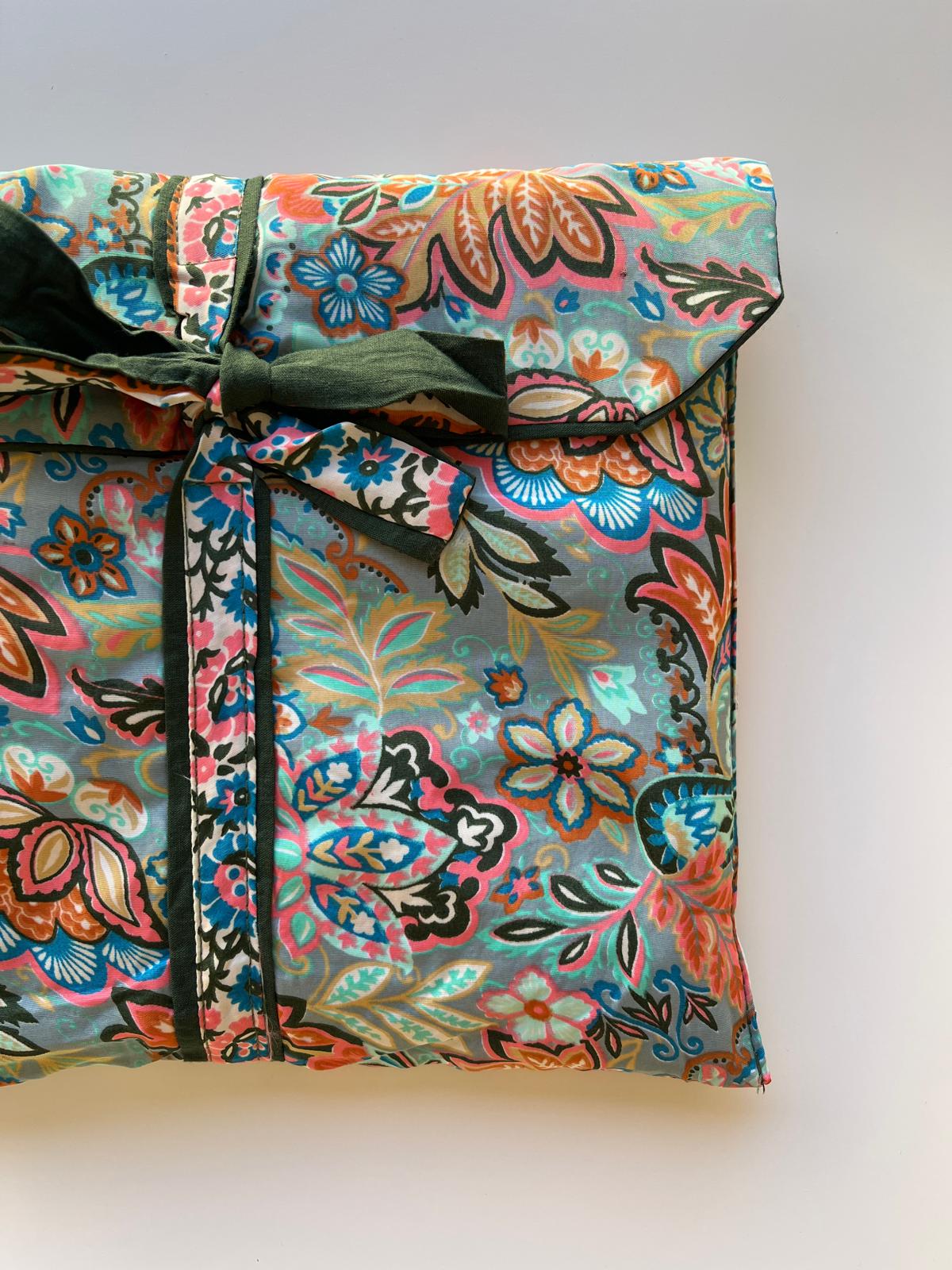 Pijama Largo de Seda BLOOM con Estampado Floral – Hecho a Mano en la India