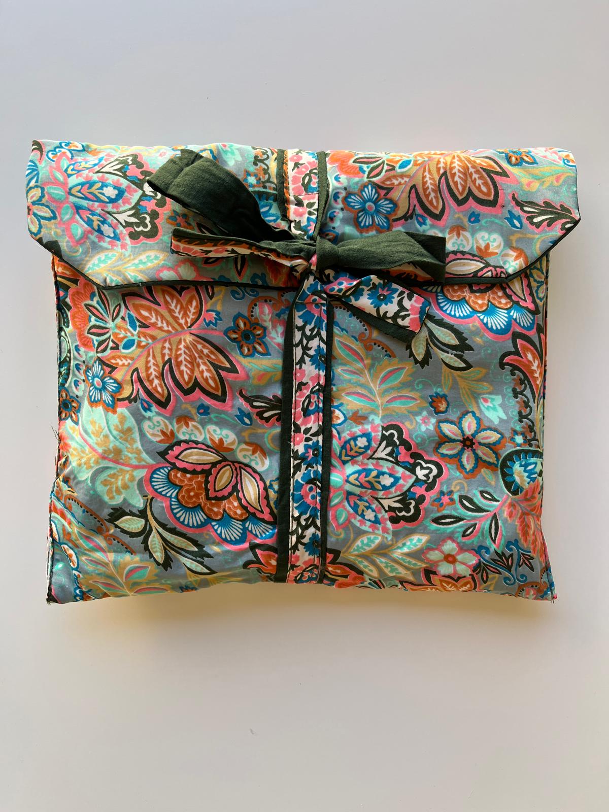 Pijama Largo de Seda BLOOM con Estampado Floral – Hecho a Mano en la India