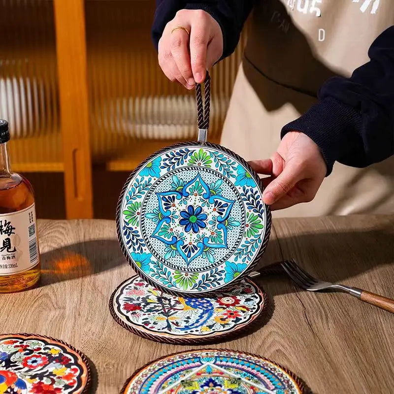 Salvamantel de Cerámica con Base de Corcho y Cuerda para Colgar – Aislante para Platos, Tazas o Sartenes