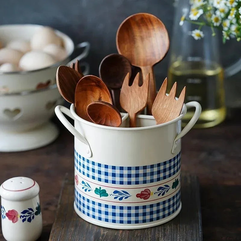 Organizador de Cubiertos Retro – Cubo Metálico con Divisiones para Cocina Estilo Rústico