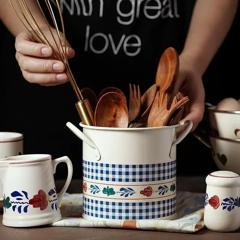 Organizador de Cubiertos Retro – Cubo Metálico con Divisiones para Cocina Estilo Rústico