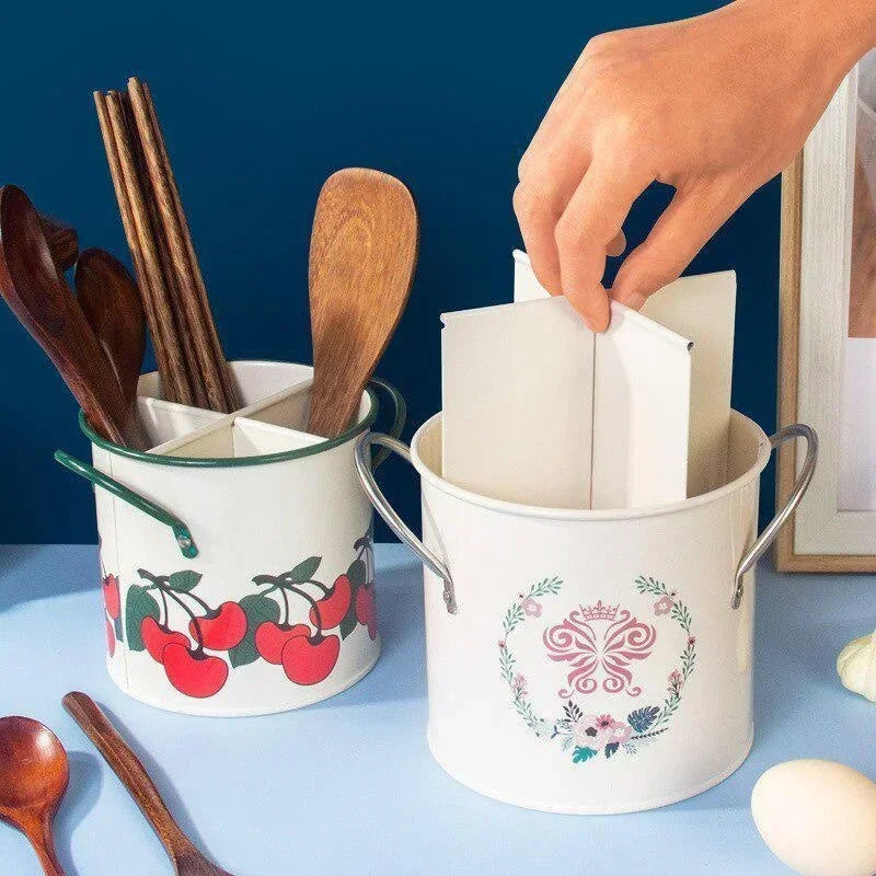 Organizador de Cubiertos Retro – Cubo Metálico con Divisiones para Cocina Estilo Rústico