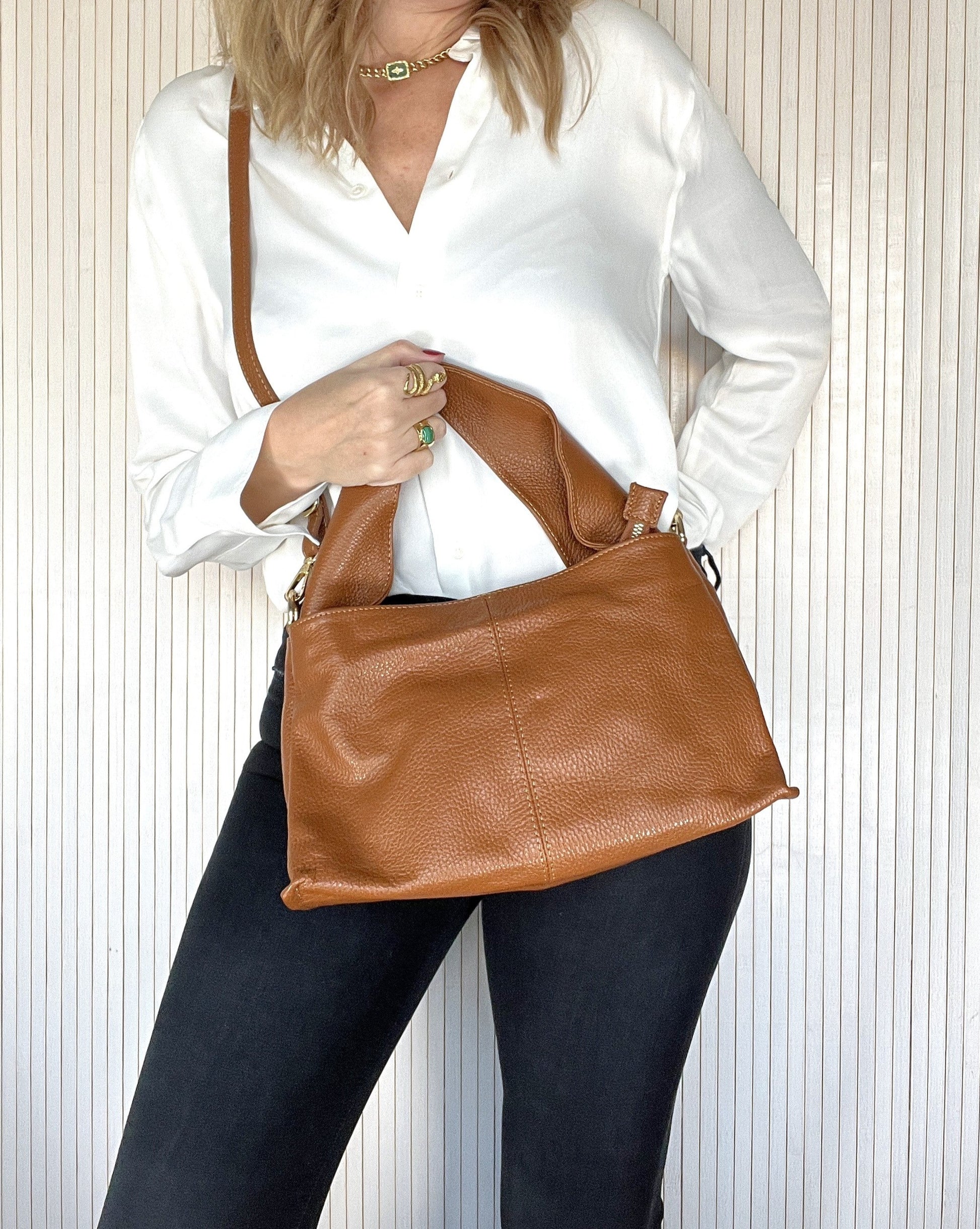 Bolso De Piel Con Asa Gruesa Y Tira Bandolera - Camel-Pepa Comanechi-Bolsos,Bolsos de piel