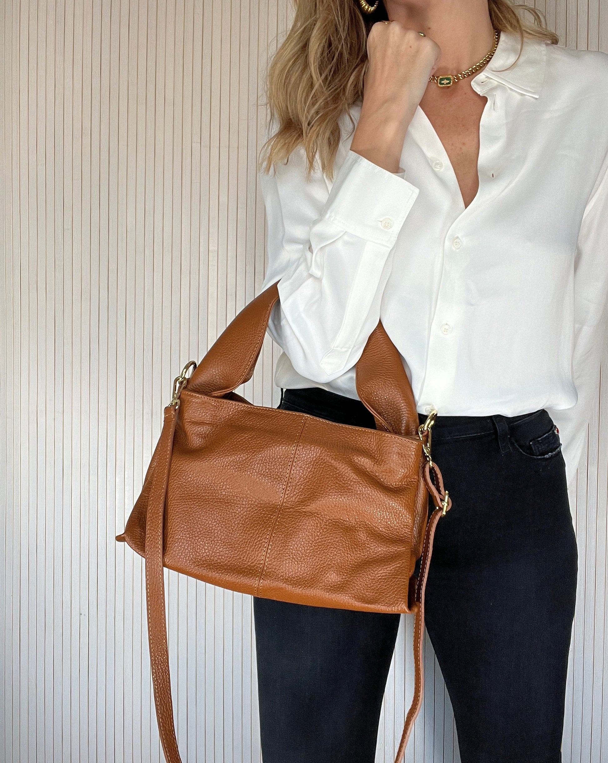 Bolso De Piel Con Asa Gruesa Y Tira Bandolera - Camel-Pepa Comanechi-Bolsos,Bolsos de piel