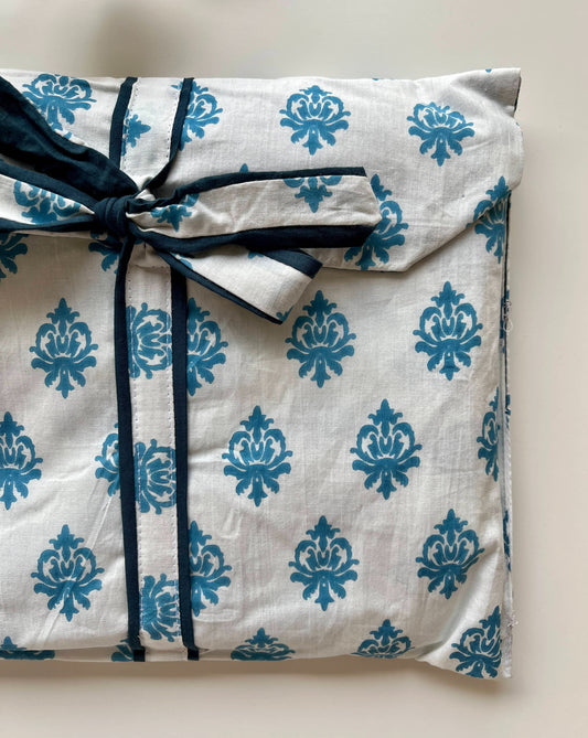 Pijama de puro algodão com bolsa combinando. Azul-petróleo e branco - Tamanho S