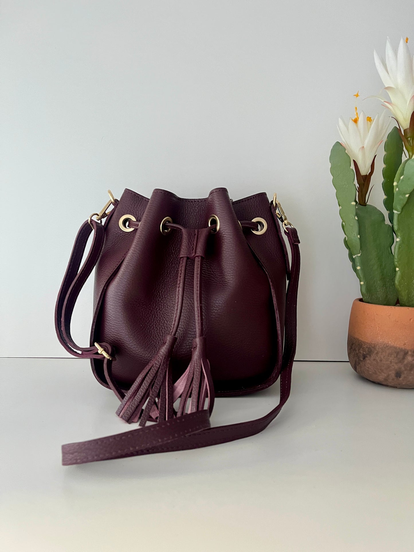 Bombonera Piel Cuadrada Borla - Burdeos