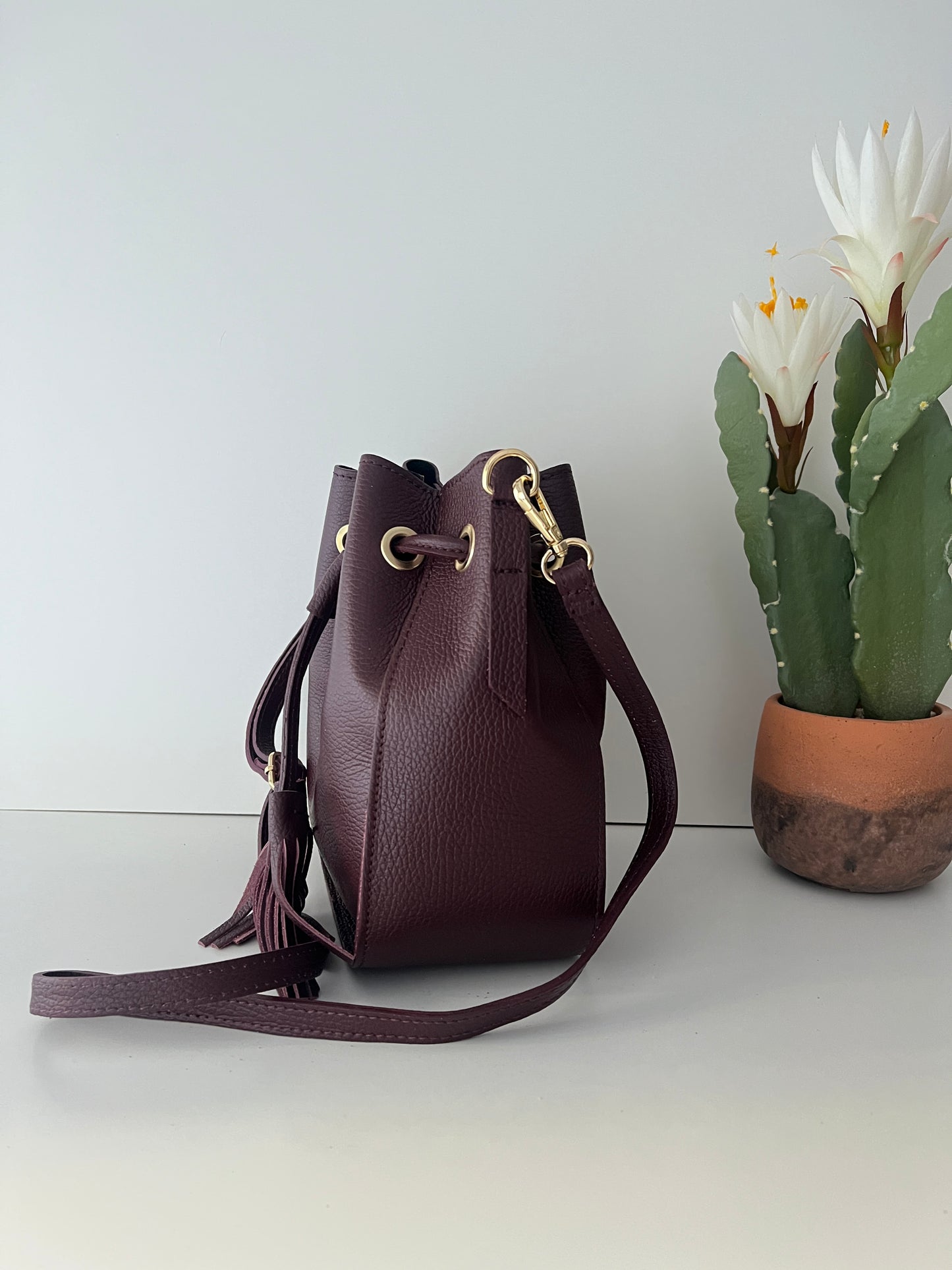 Bombonera Piel Cuadrada Borla - Burdeos