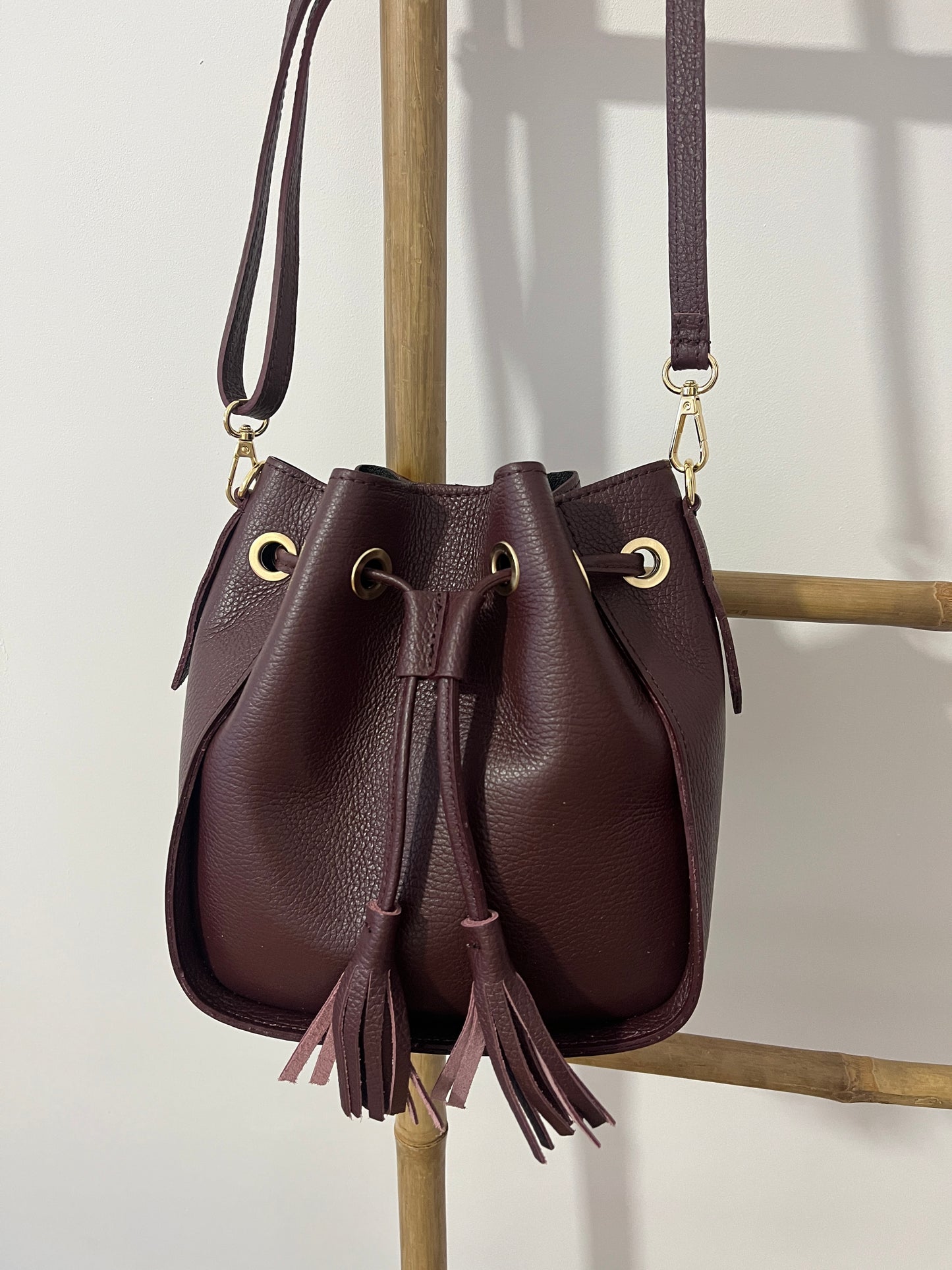 Bombonera Piel Cuadrada Borla - Burdeos