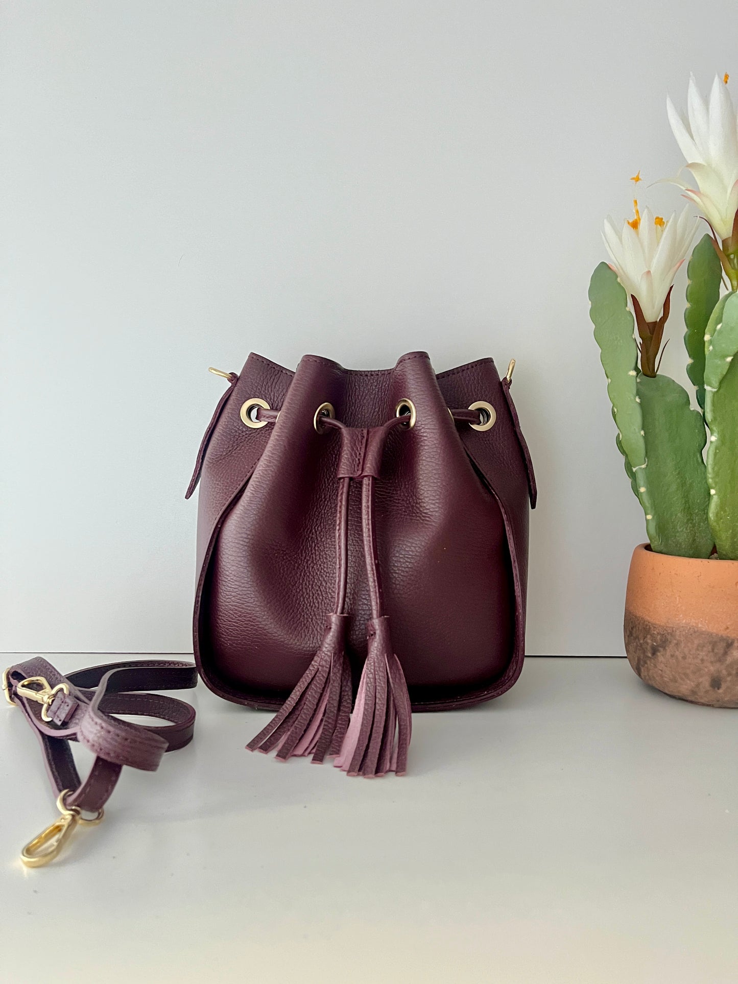 Bombonera Piel Cuadrada Borla - Burdeos