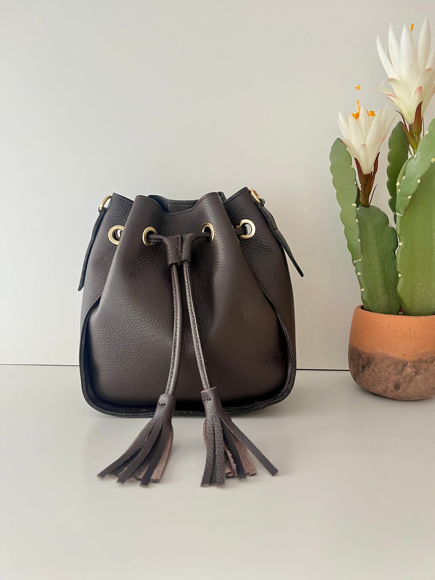 Bombonera Piel Cuadrada Borla - Marrón Chocolate