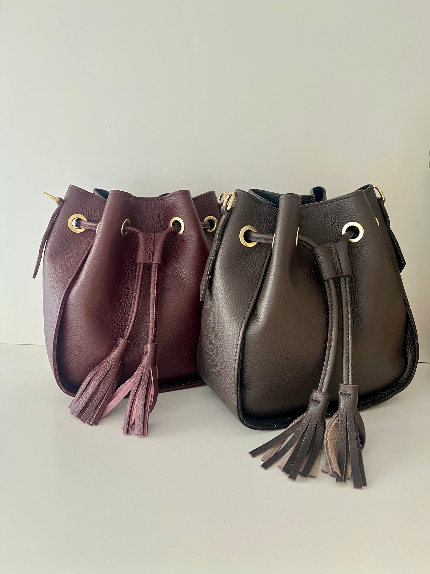 Bombonera Piel Cuadrada Borla - Marrón Chocolate