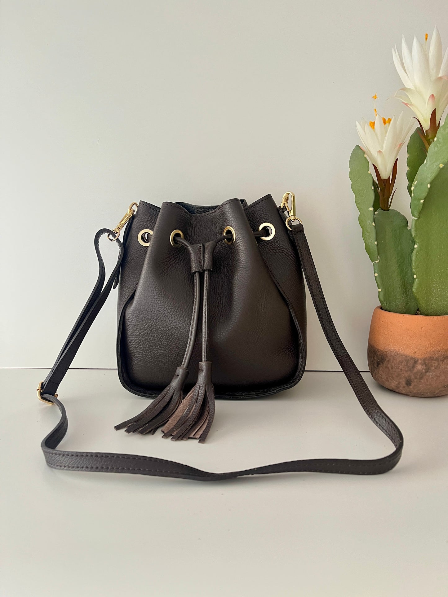 Bombonera Piel Cuadrada Borla - Marrón Chocolate