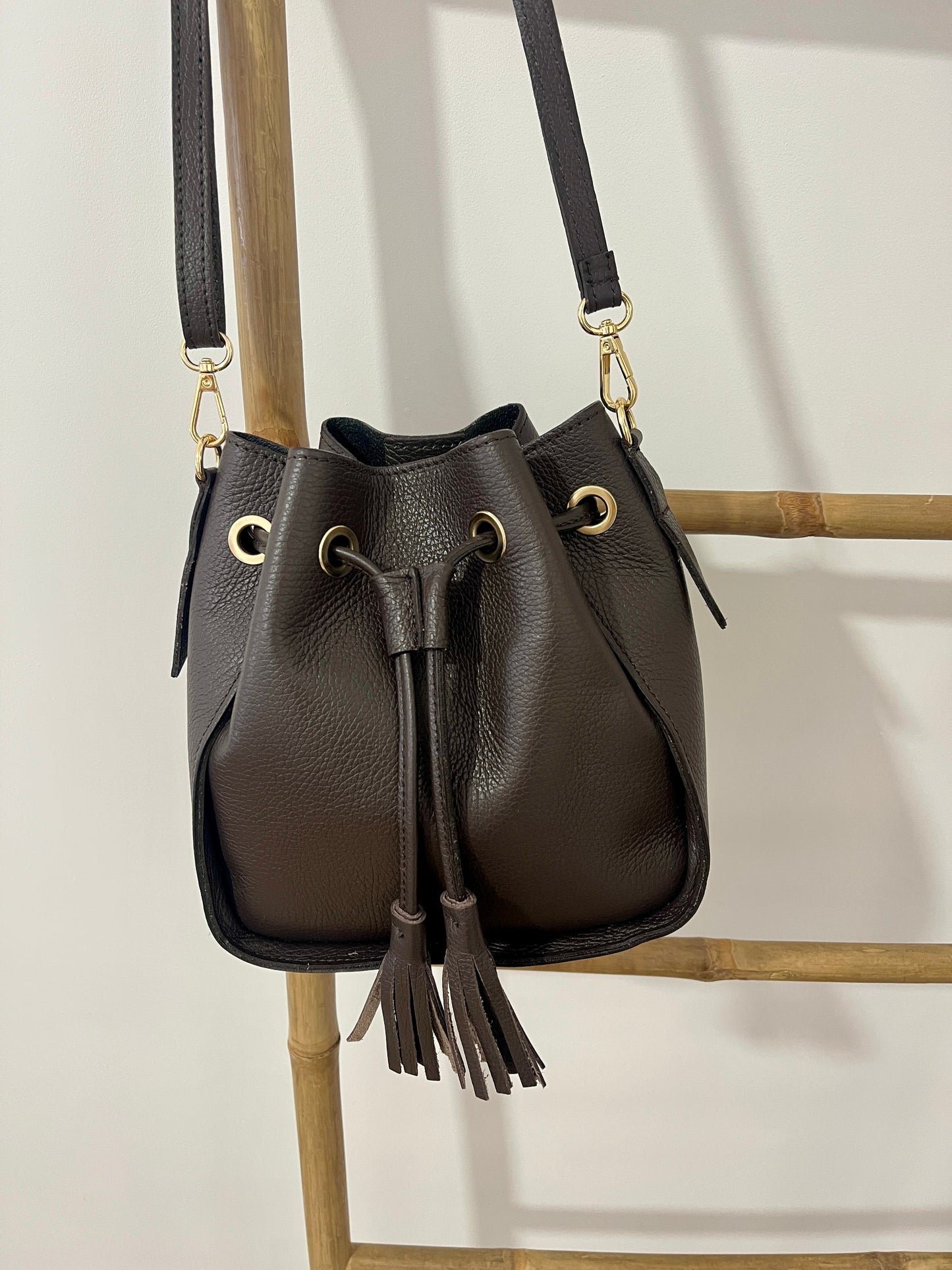 Bombonera Piel Cuadrada Borla - Marrón Chocolate