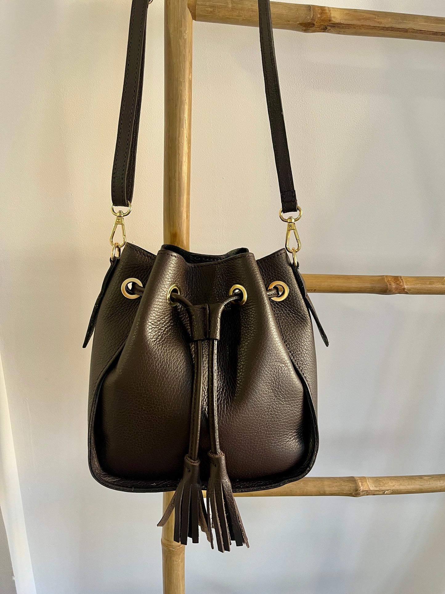 Bombonera Piel Cuadrada Borla - Marrón Chocolate