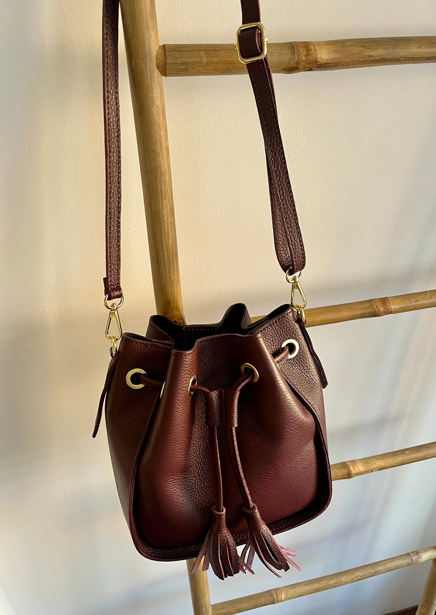 Bombonera Piel Cuadrada Borla - Burdeos