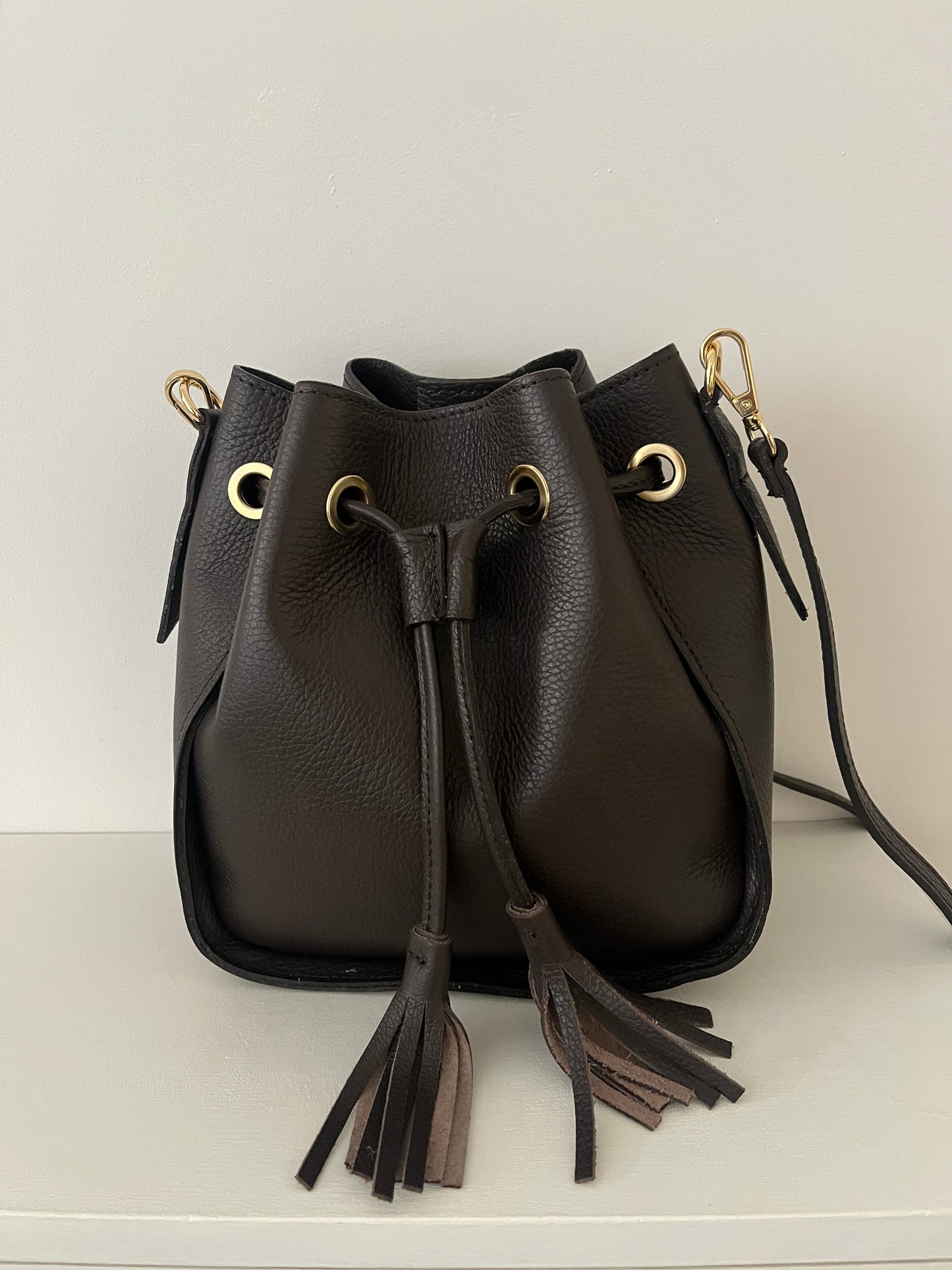 Bombonera Piel Cuadrada Borla - Marrón Chocolate