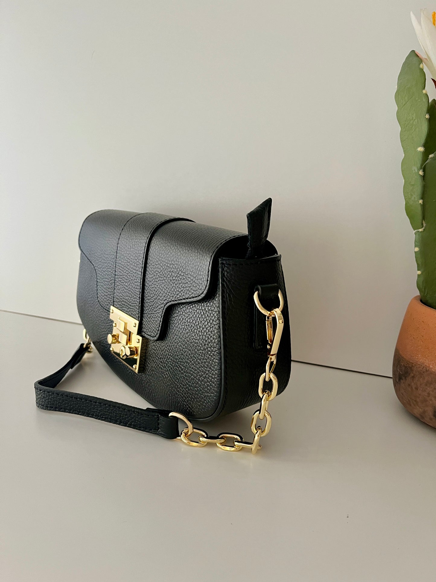 Bolso de Hombro de Piel con Solapa - Negro