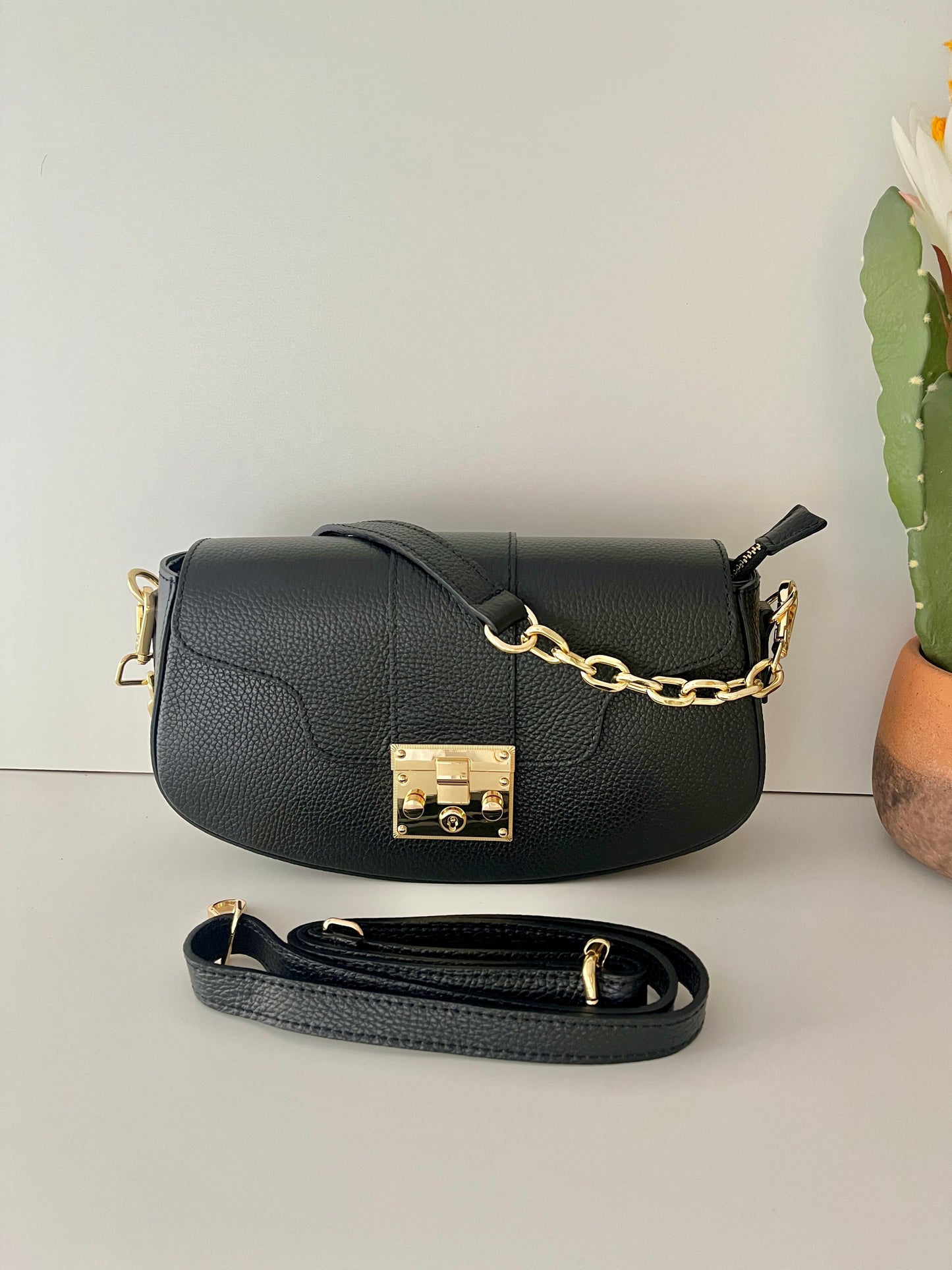 Bolso de Hombro de Piel con Solapa - Negro