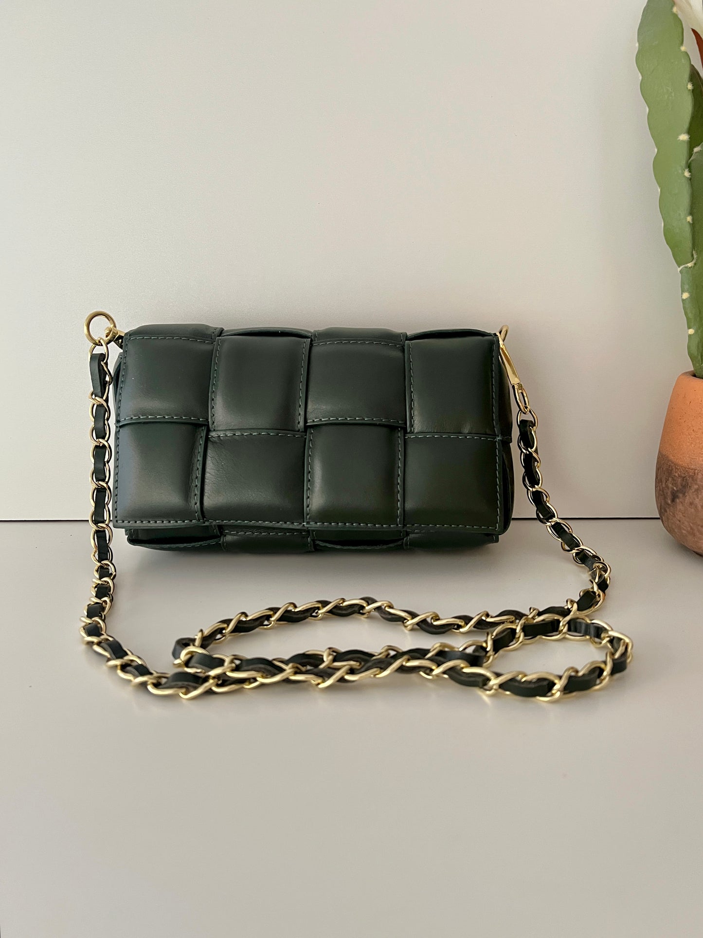 Bolso Bandolera Piel Verde Oscuro con Diseño de Cuadrados