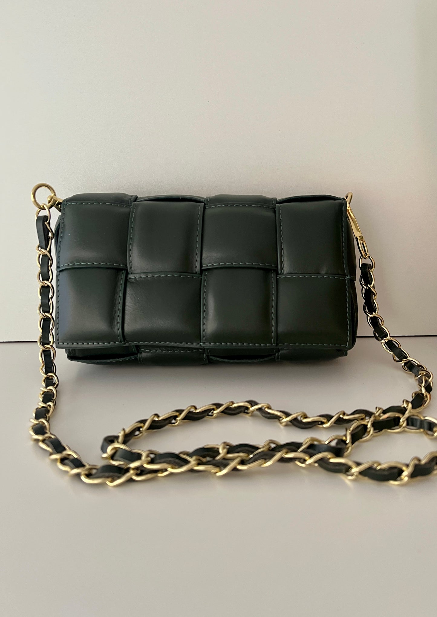 Bolso Bandolera Piel Verde Oscuro con Diseño de Cuadrados