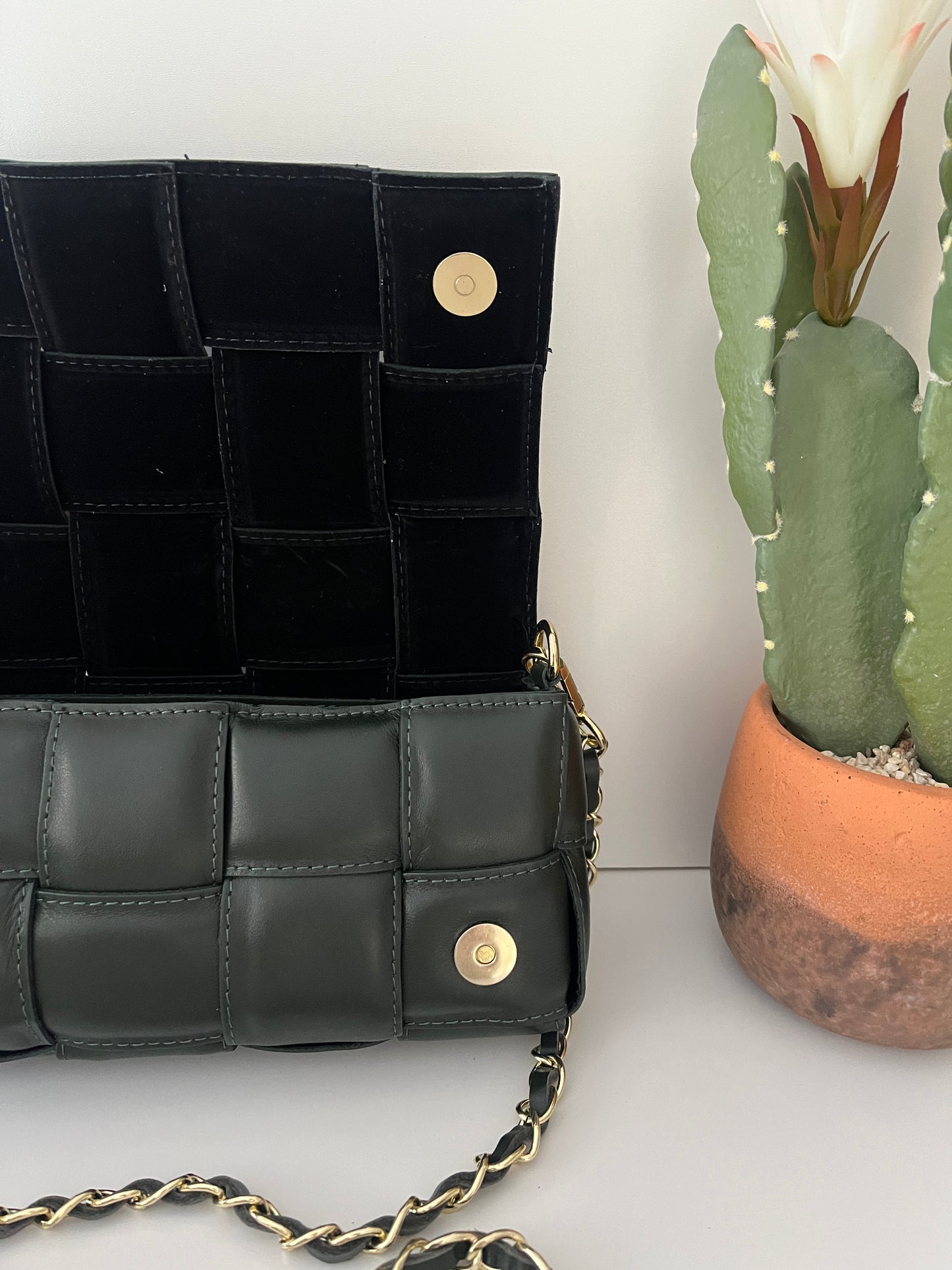 Bolso Bandolera Piel Verde Oscuro con Diseño de Cuadrados