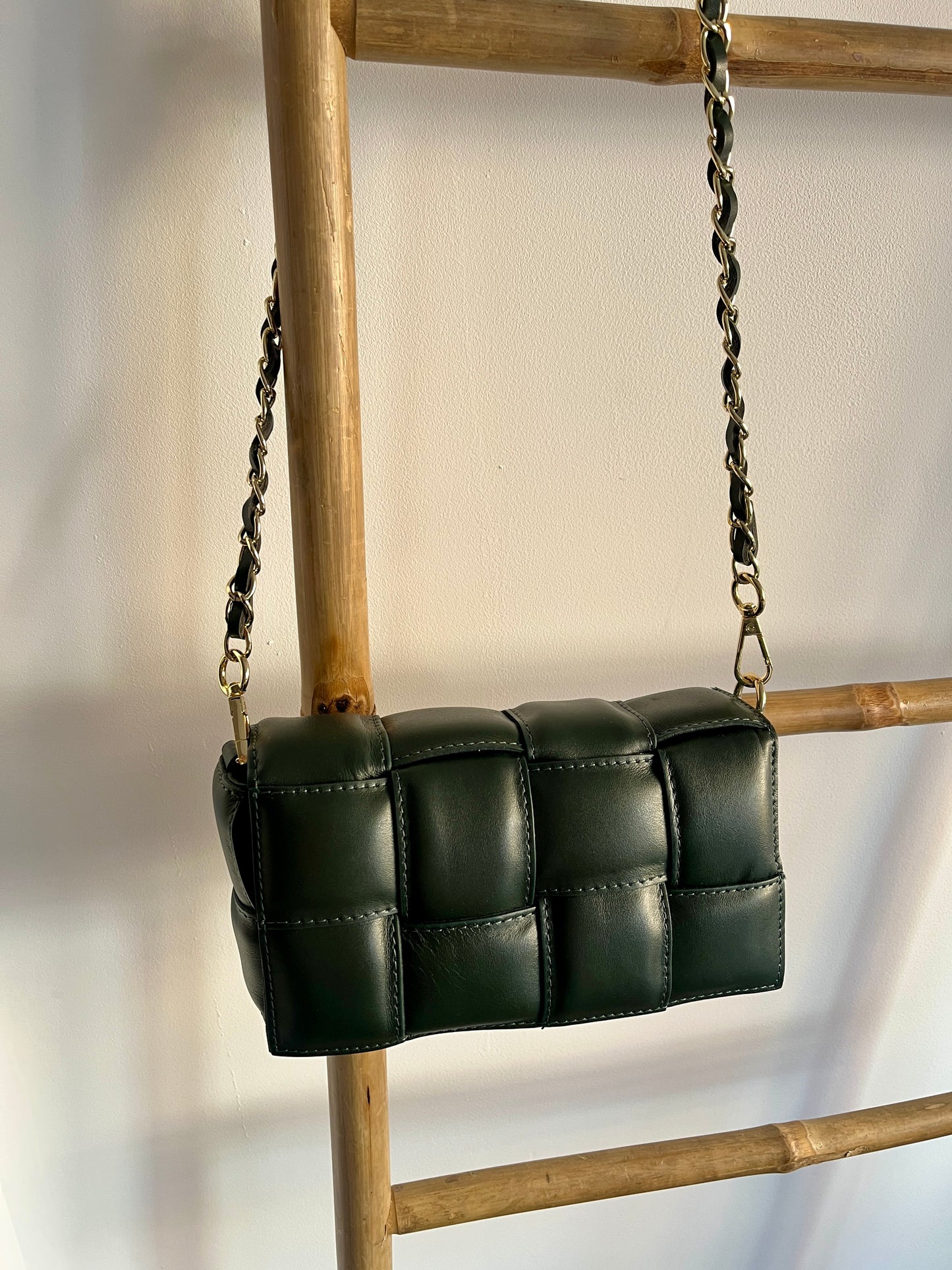 Bolso Bandolera Piel Verde Oscuro con Diseño de Cuadrados