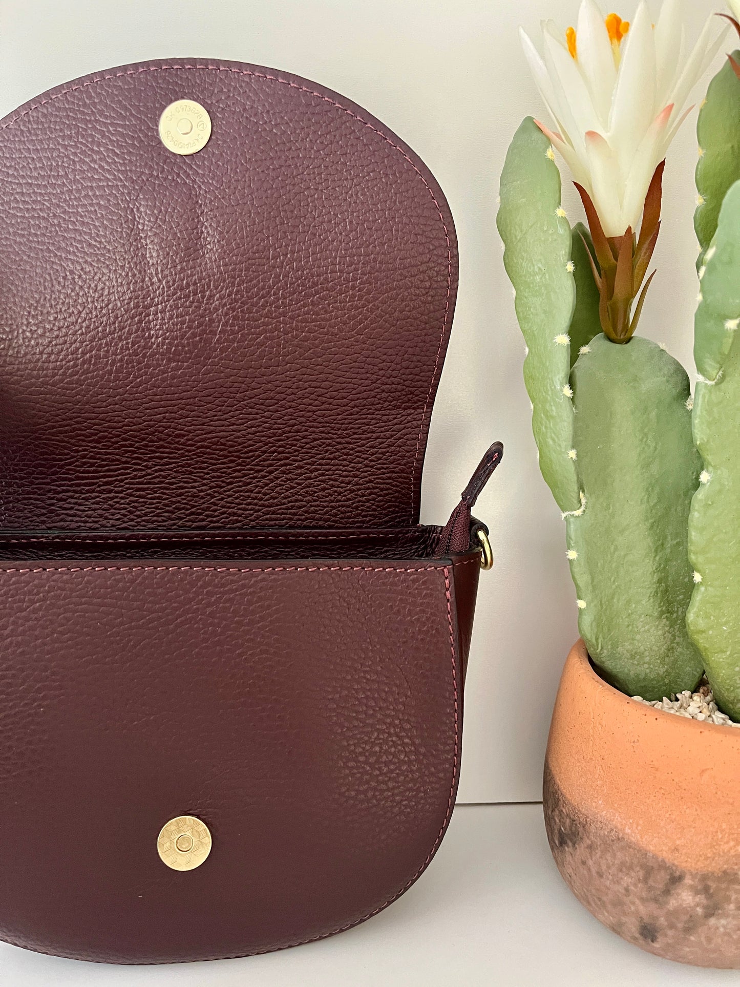 Bandolera Solapa Piel Aro - Burdeos