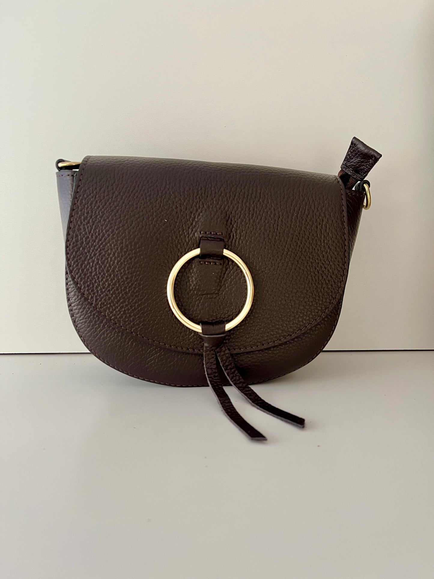 Bandolera Solapa Piel Aro - Marrón Chocolate