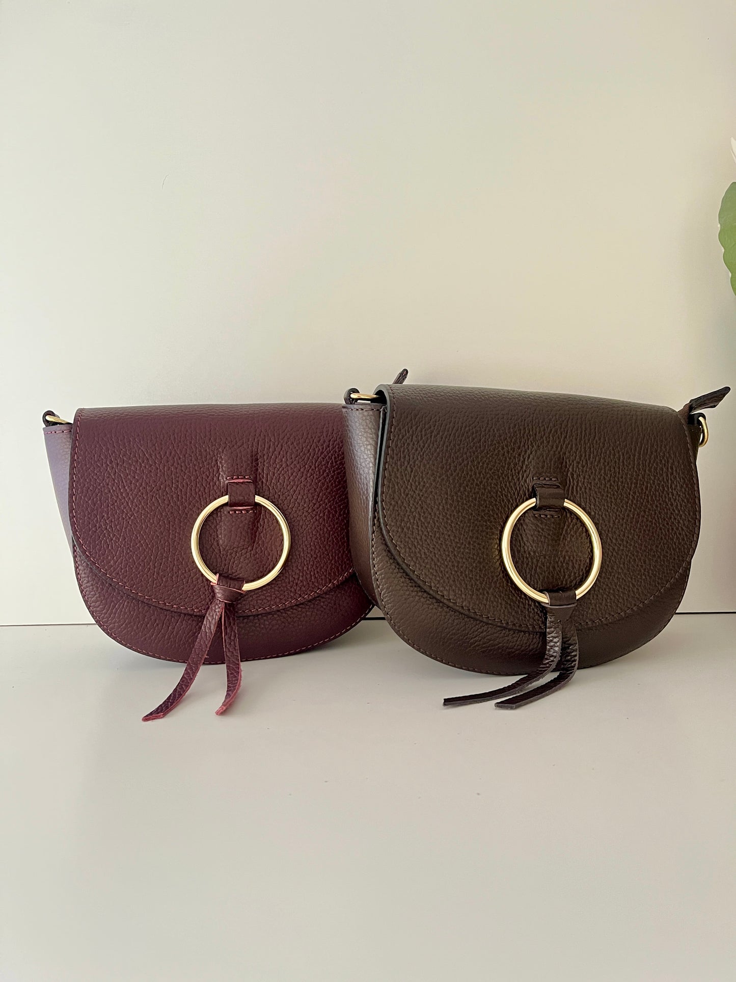 Bandolera Solapa Piel Aro - Marrón Chocolate