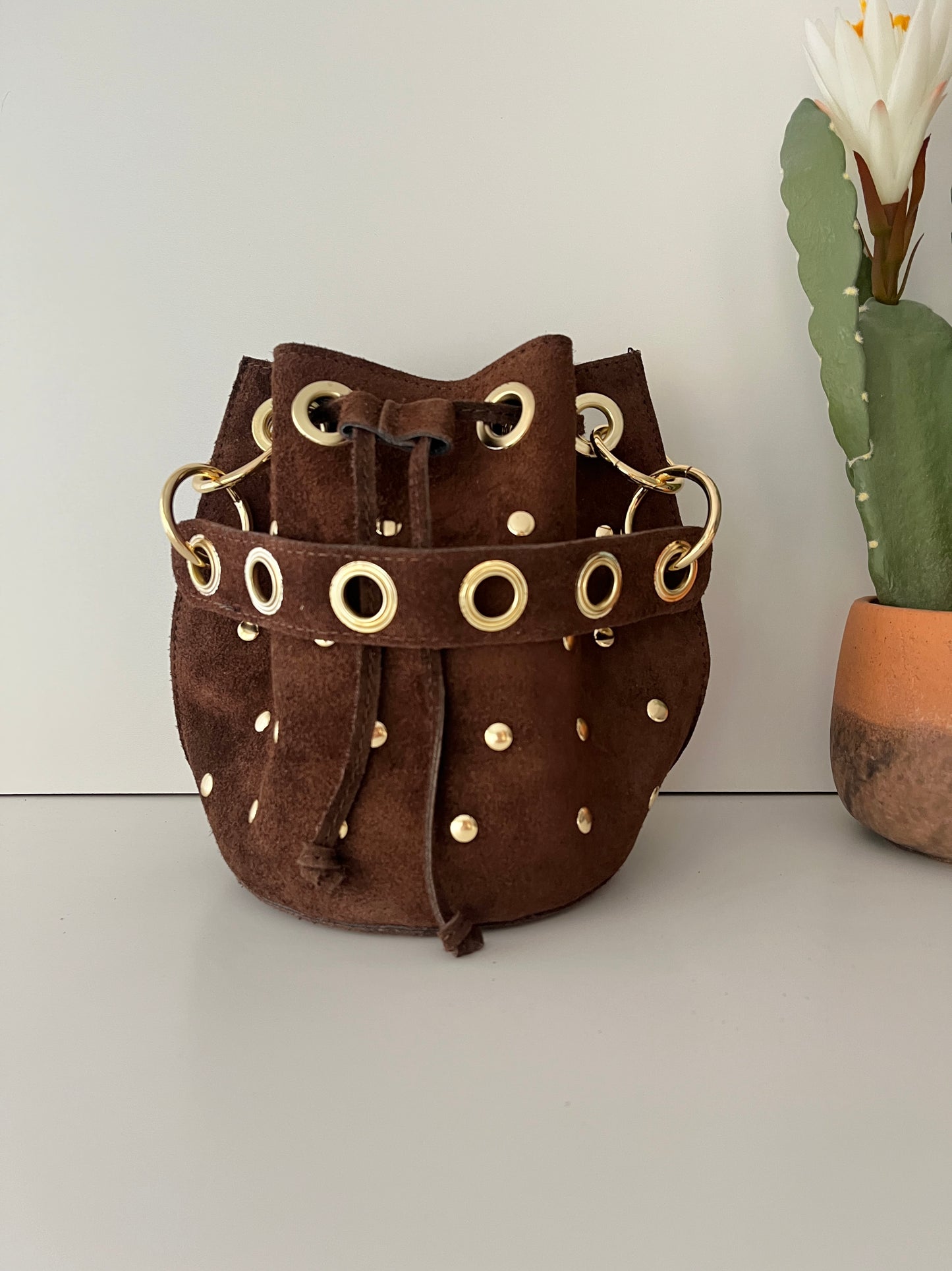 Mini Bombonera Piel Ante Tachas - Marrón