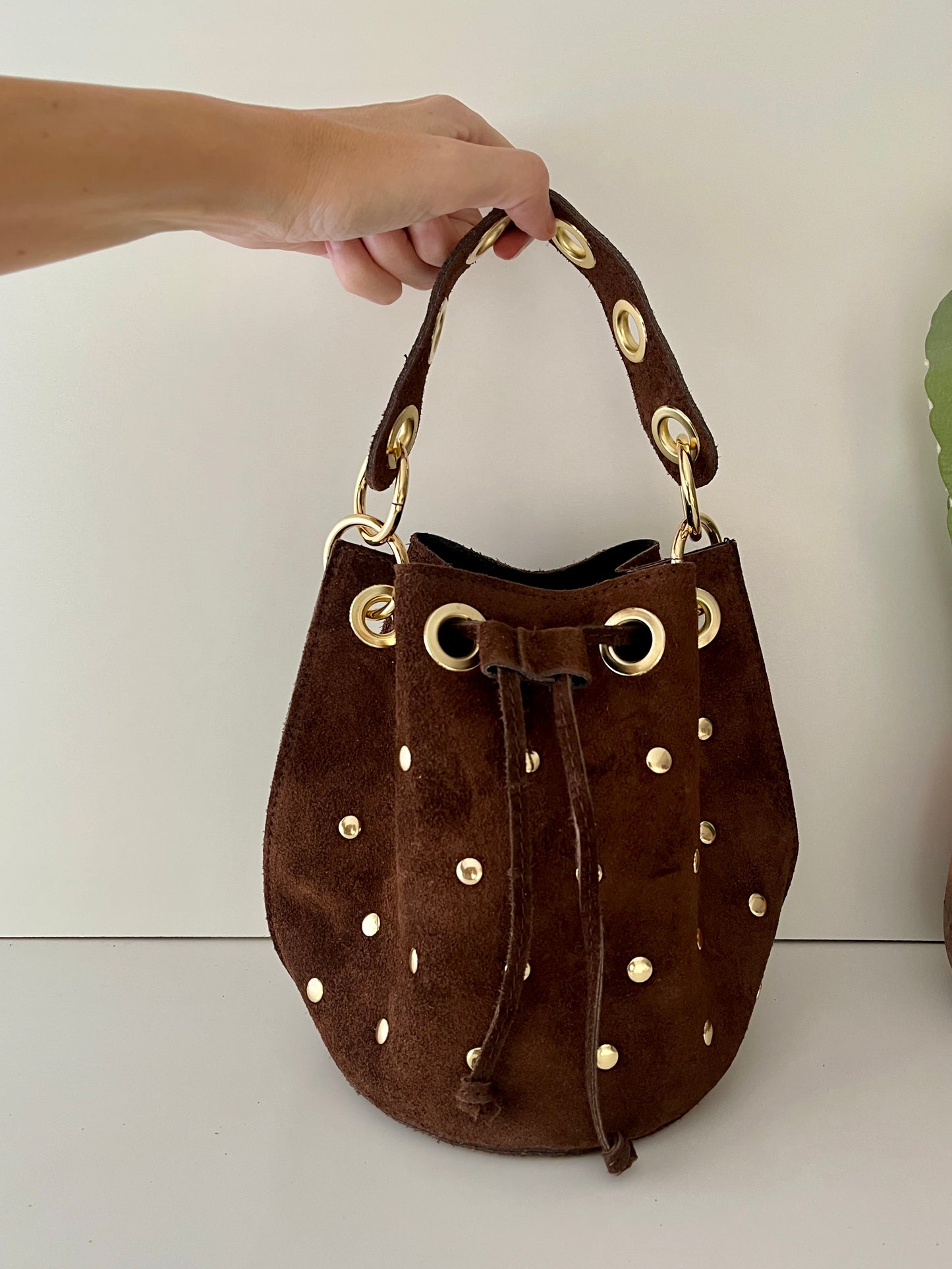 Mini Bombonera Piel Ante Tachas - Marrón