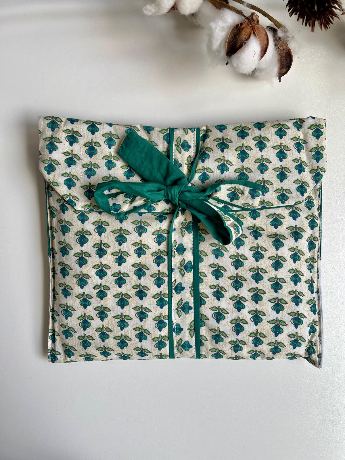 Pure Cotton Pajamas with Matching Bag. Teal and White - Size S