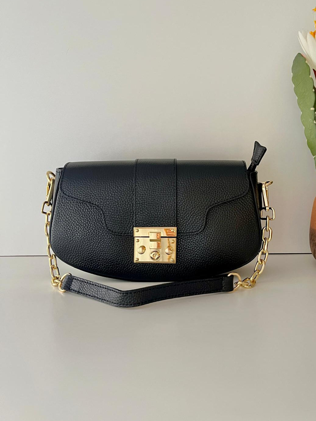 Bolso de Hombro de Piel con Solapa - Negro