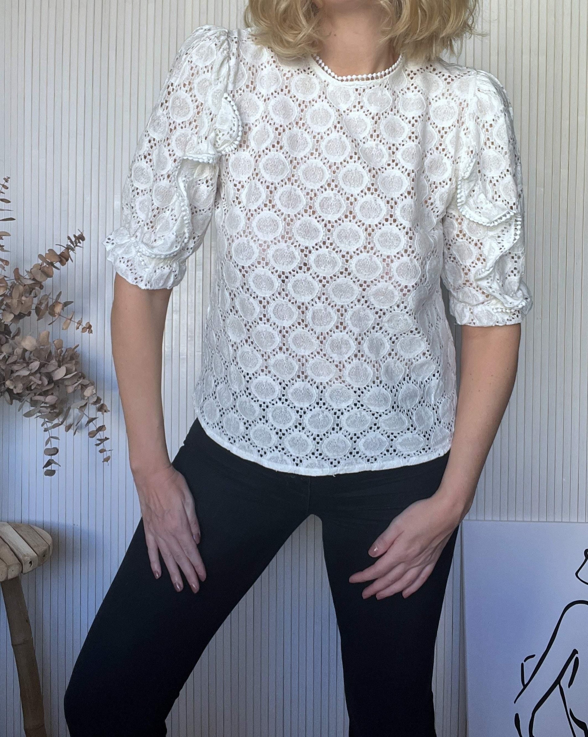 Top Blanco Tejido Perforado-Pepa Comanechi-camisas,ROPA